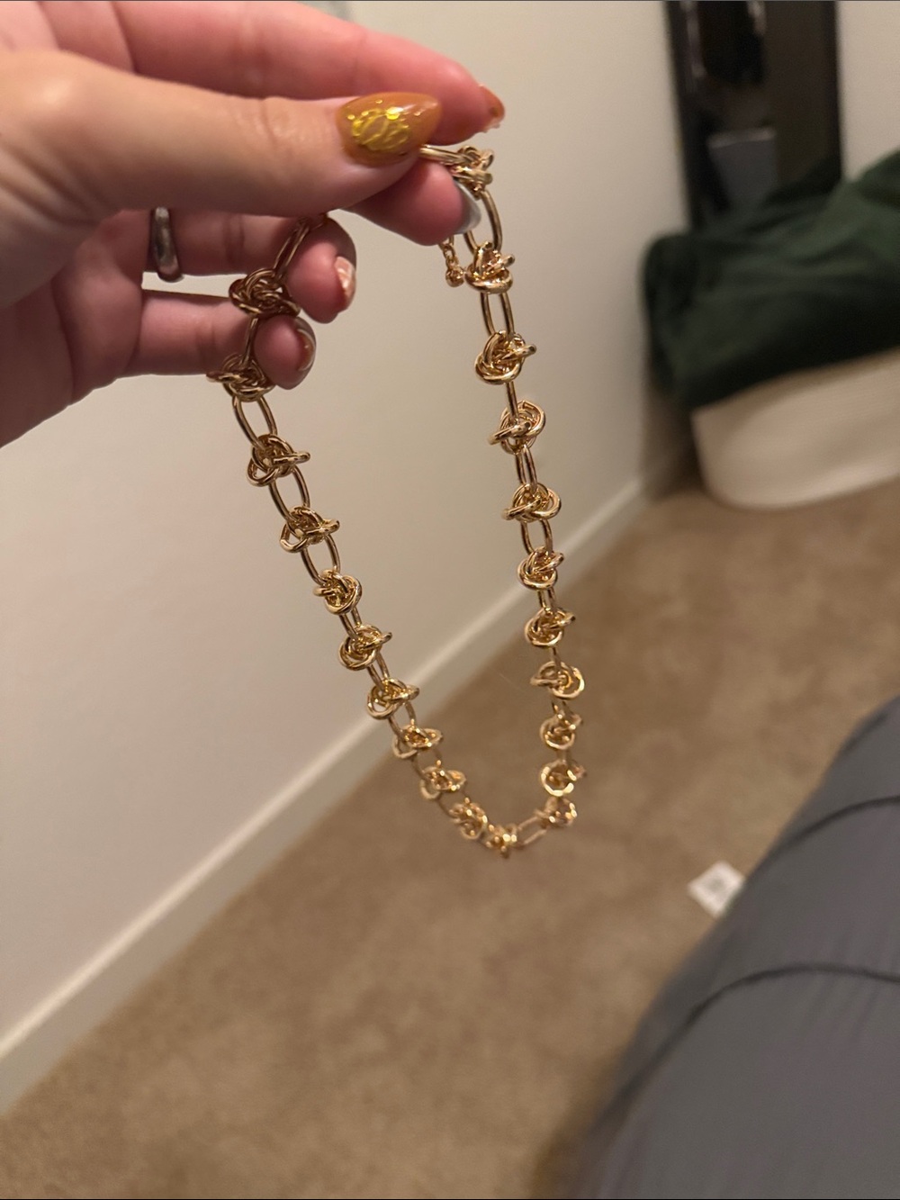 Gold Knot Link Necklace - Elegant Women's Jewelry